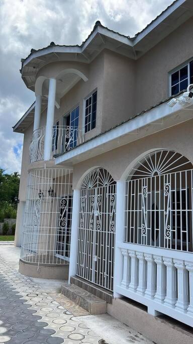 Paradise Nestled Between Montego Bay And Negril Hopewell エクステリア 写真